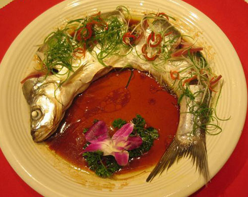 而记载较丰富的是流行于民间的普通菜肴,如煎肉圆,猪头肉,白切肉,炒