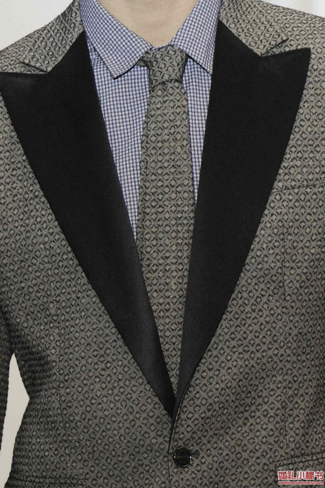 深黑拼接枪驳领西装